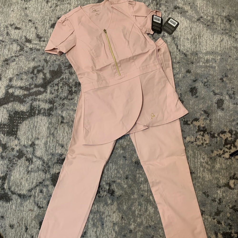 Jannuu new pastel pink scrubs
